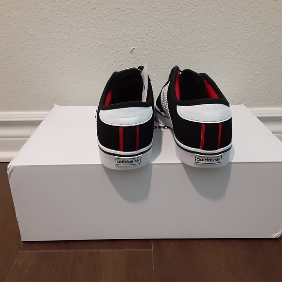 Adidas - Picture 3 of 4